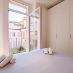 Essenza - Modern Comfort - In The Heart Of - 5min To Station - 10min To Dumo Apartament *