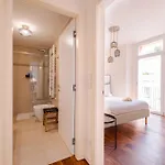 Essenza - Modern Comfort - In The Heart Of - 5min To Station - 10min To Dumo *