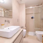Essenza - Modern Comfort - In The Heart Of - 5min To Station - 10min To Dumo Apartament Mediolan