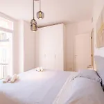 Essenza - Modern Comfort - In The Heart Of - 5min To Station - 10min To Dumo Apartament
