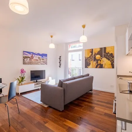 Essenza - Modern Comfort - In The Heart Of - 5min To Station - 10min To Dumo Apartament *