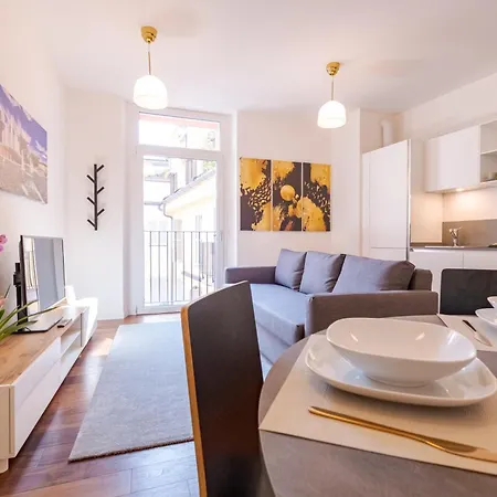 Essenza - Modern Comfort - In The Heart Of - 5min To Station - 10min To Dumo Apartamento