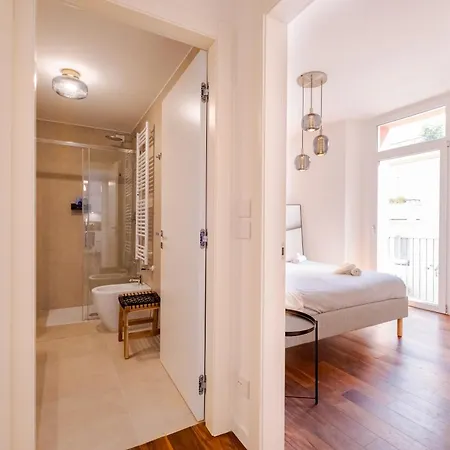 Essenza - Modern Comfort - In The Heart Of - 5min To Station - 10min To Dumo *