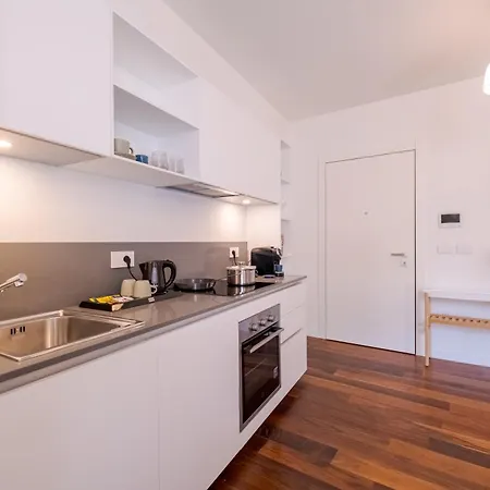 Essenza - Modern Comfort - In The Heart Of - 5min To Station - 10min To Dumo Apartamento *