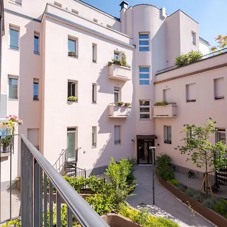 Essenza - Modern Comfort - In The Heart Of - 5min To Station - 10min To Dumo