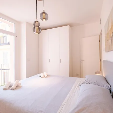 Essenza - Modern Comfort - In The Heart Of - 5min To Station - 10min To Dumo Apartamento